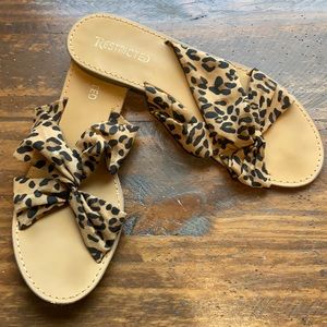 Leopard never dies flat sandals